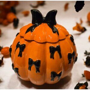 New Halloween Spooky Ceramic Pumkin Cookie Jar W/ Black Bows Decorative Canister